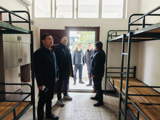 双桥坪镇扎实开展开学前校园安全大检查行动