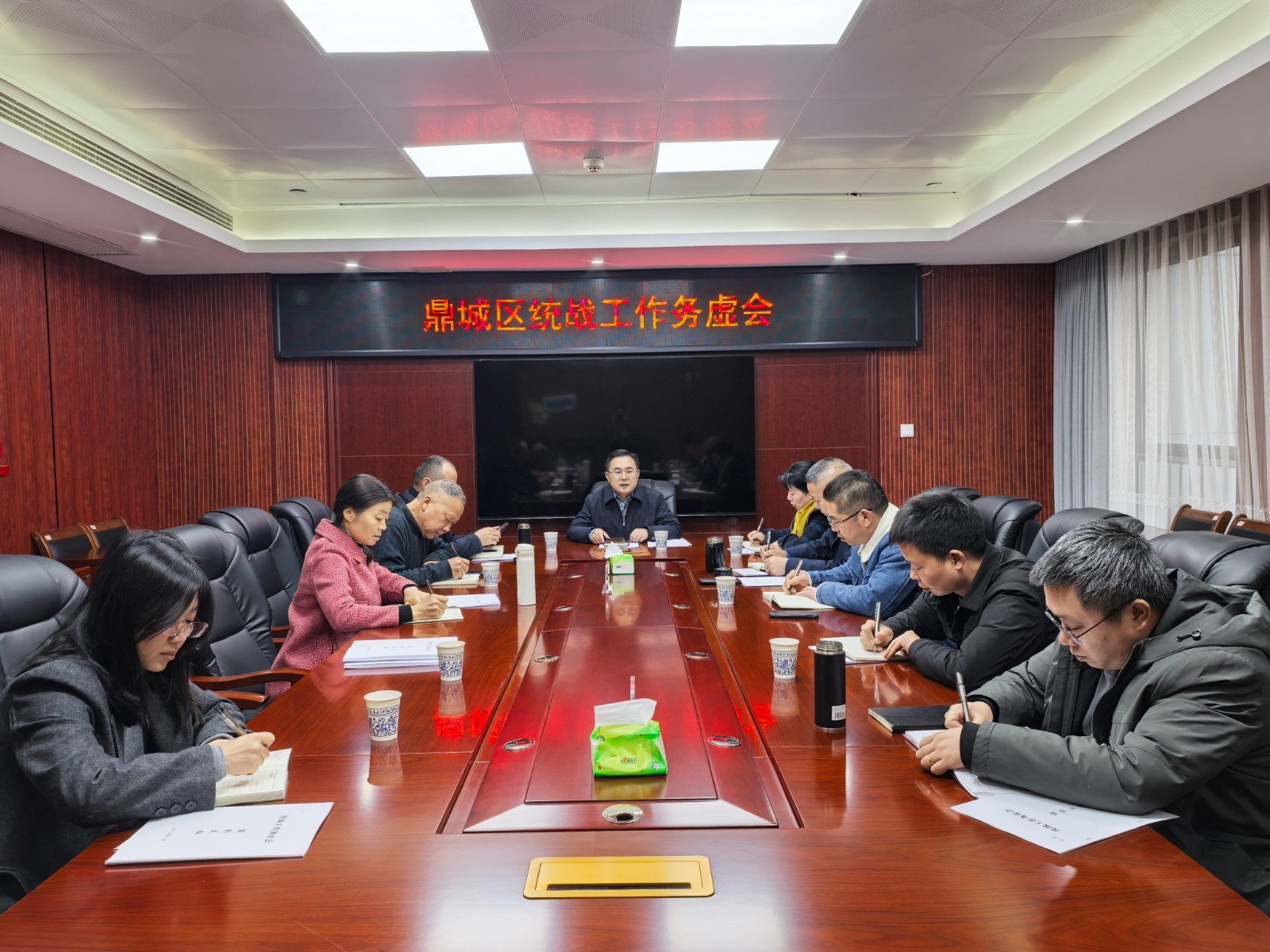 区委统战部召开2025年统战工作务虚会
