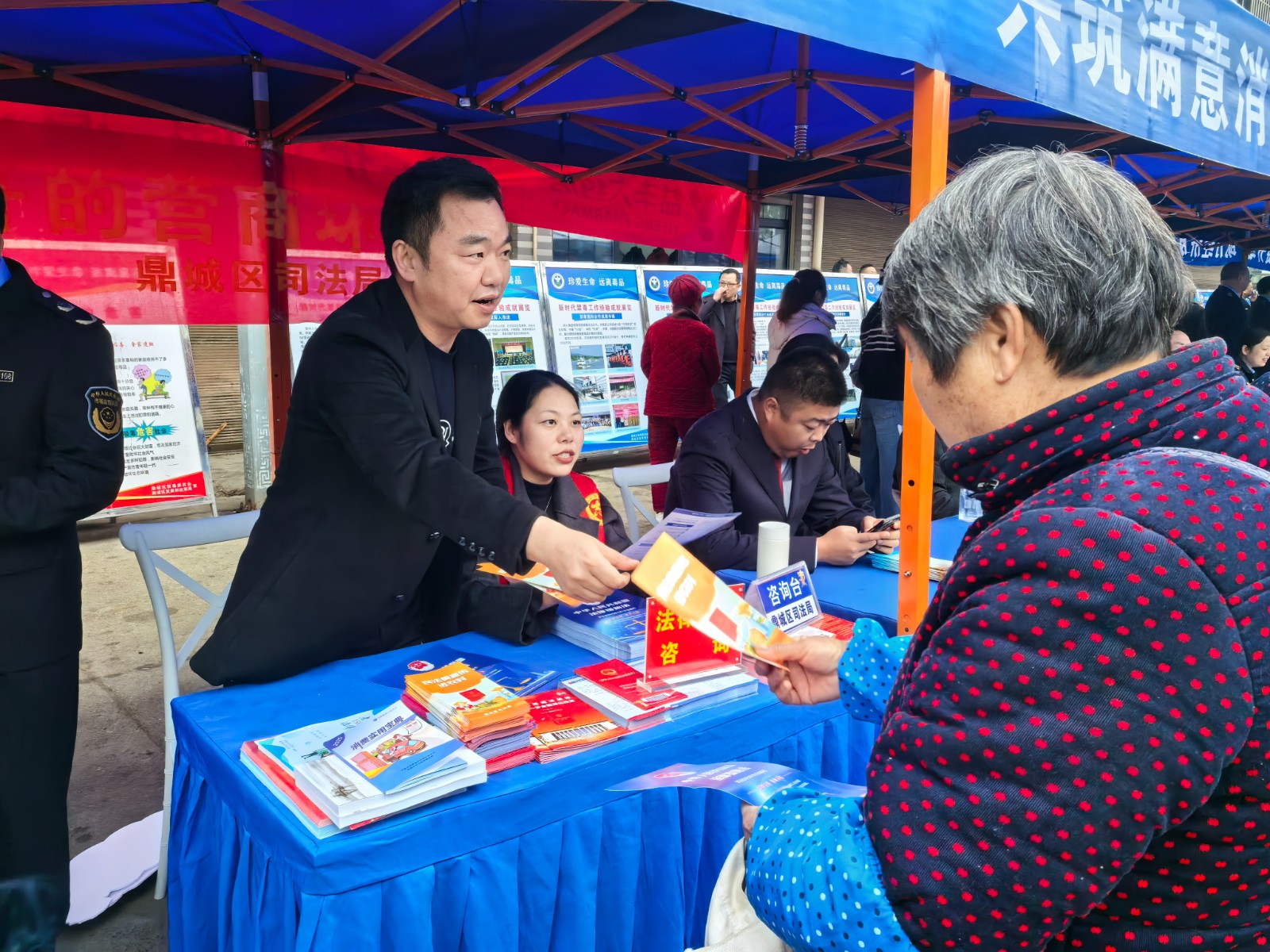 区司法局：法治春风拂面来，普法宣传润民心