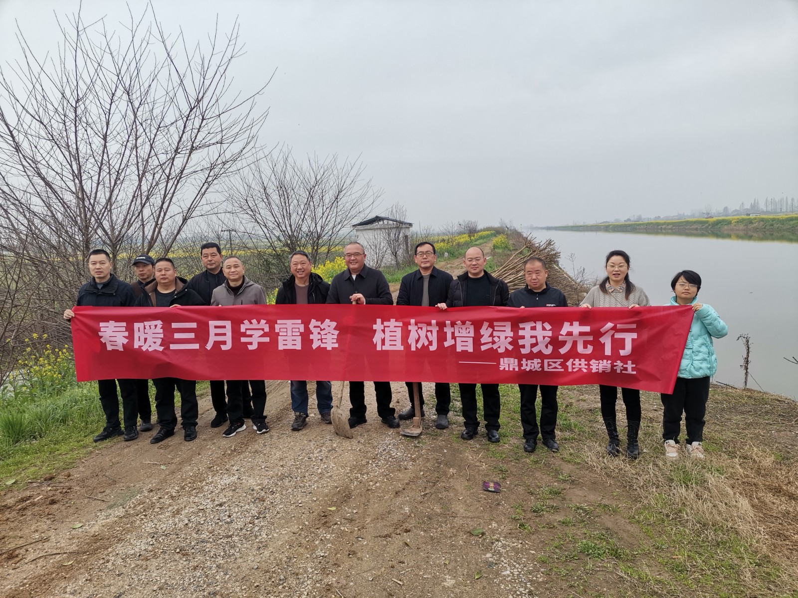 区供销社：春雨润如酥 植树正当时