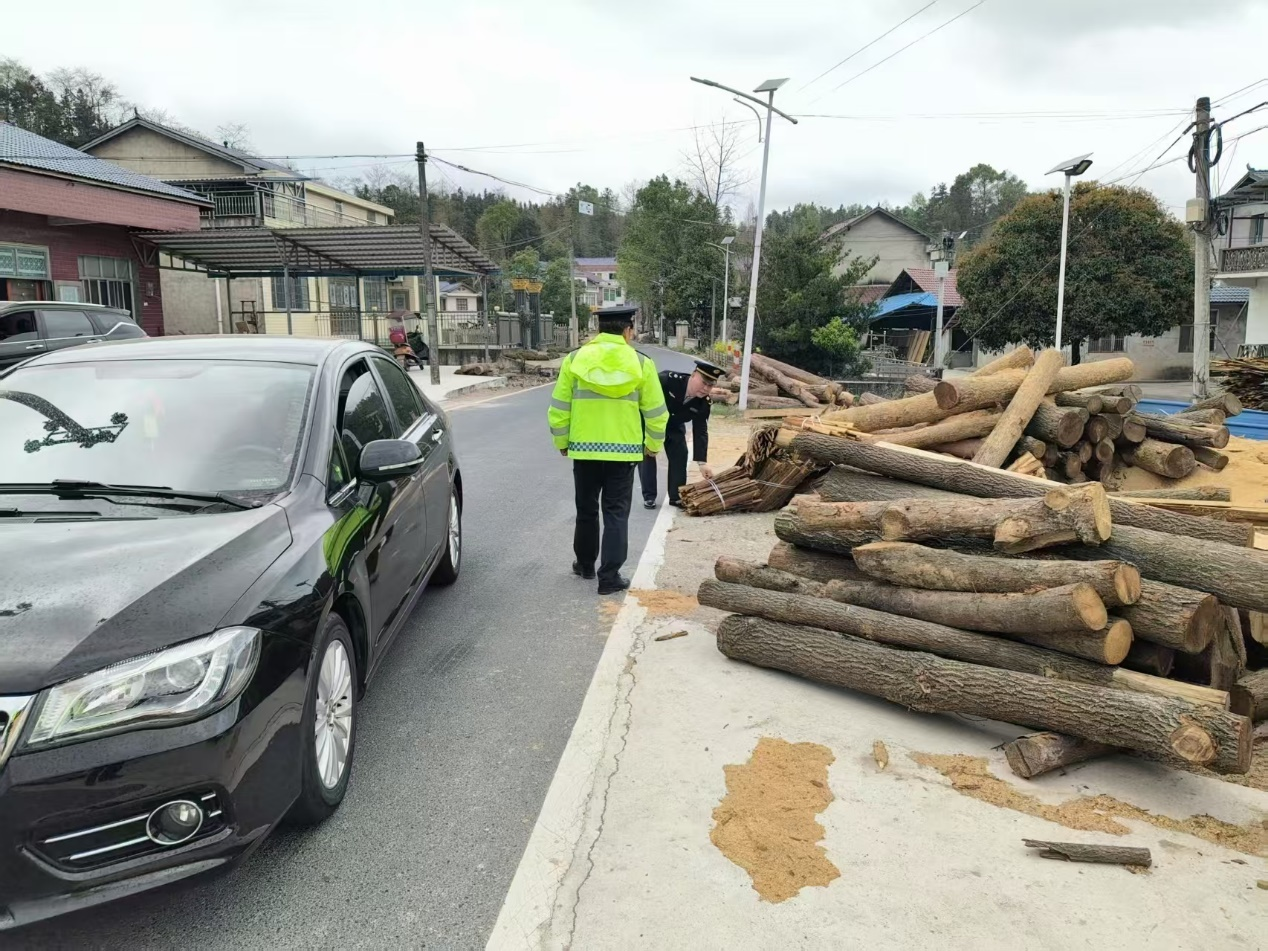 鼎城区交通运输局：强化路域环境整治  提升公路通行质量