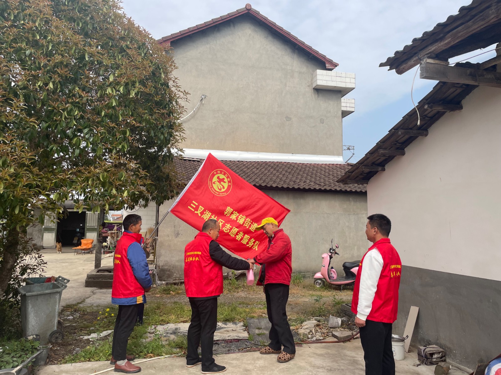 郭家铺街道：“银龄”关怀在行动，志愿服务暖人心