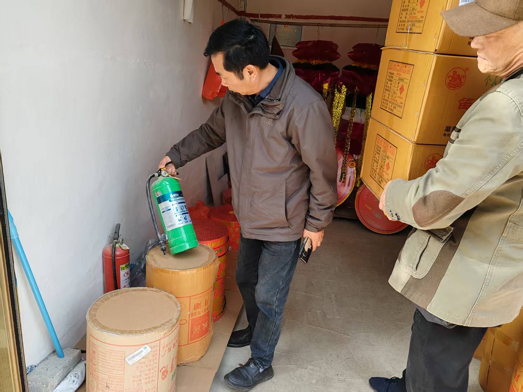 镇德桥镇：开展清明节前烟花爆竹专项检查 筑牢安全防线