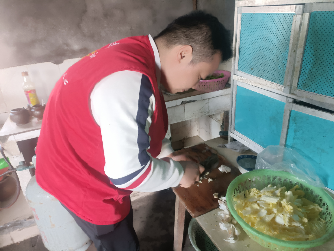 湘当有爱“银龄厨房”，情暖失明老人心