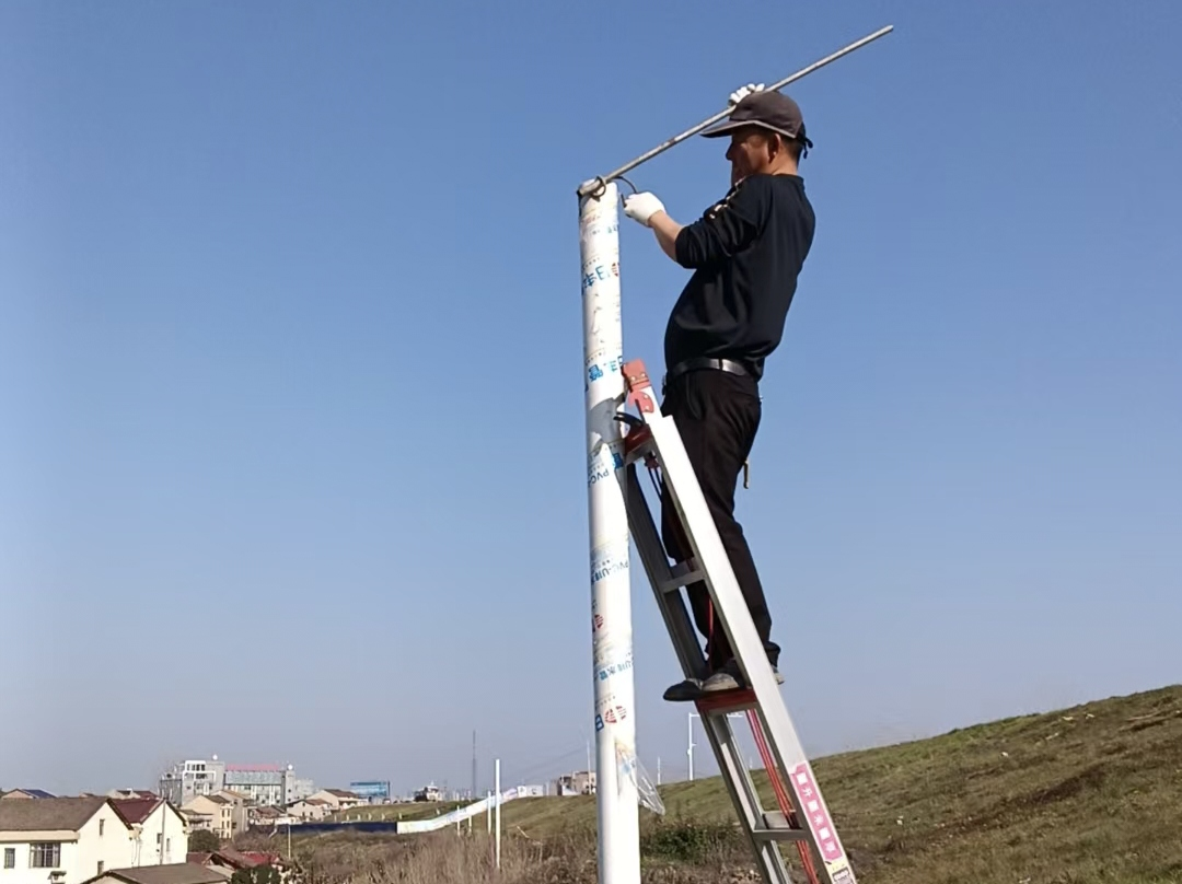 郭家铺街道：更新照明设施，点亮防汛查险路