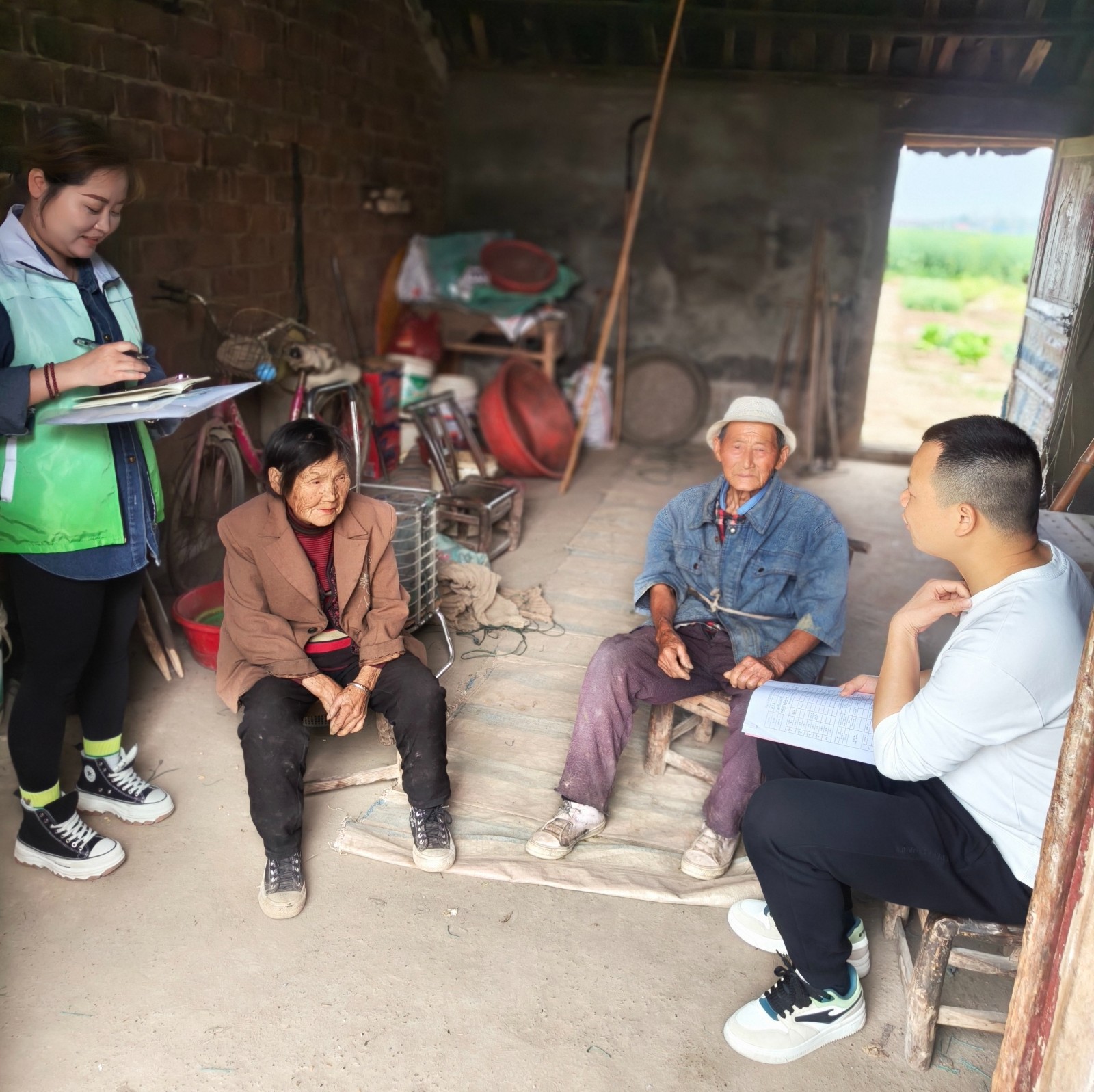 中河口镇：温情帮扶在四月，低保救助暖人心