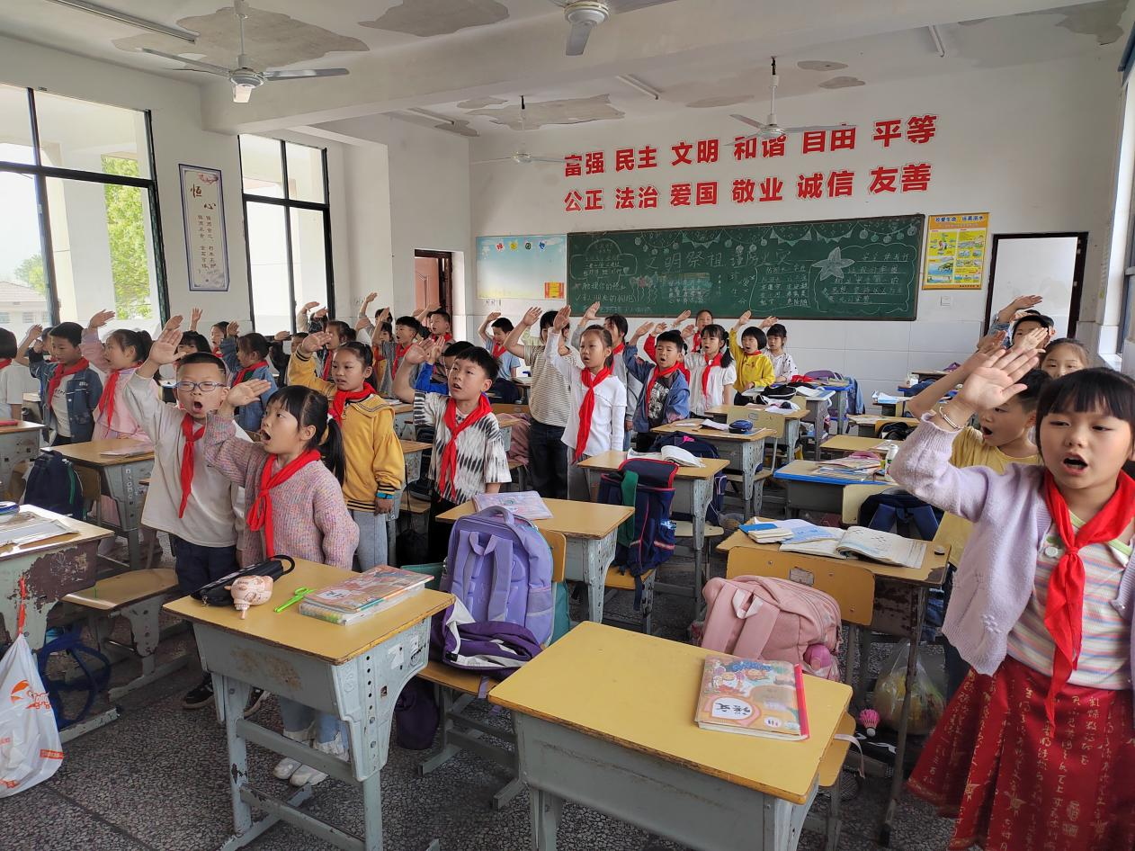 鼎城区谢家铺中学：每天“五分钟” 红歌唱响校园