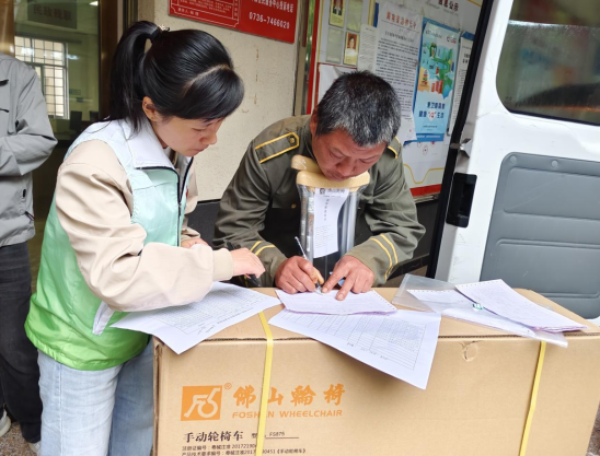 “暖心助残，辅具助行”——草坪镇民政社工联动架起无障碍桥梁