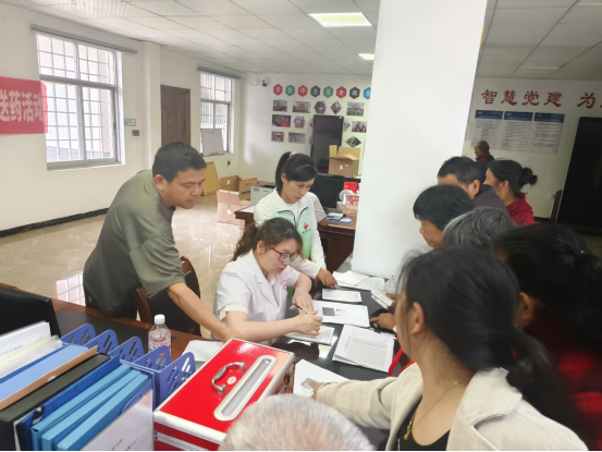 草坪镇：免费送药 守护精神健康