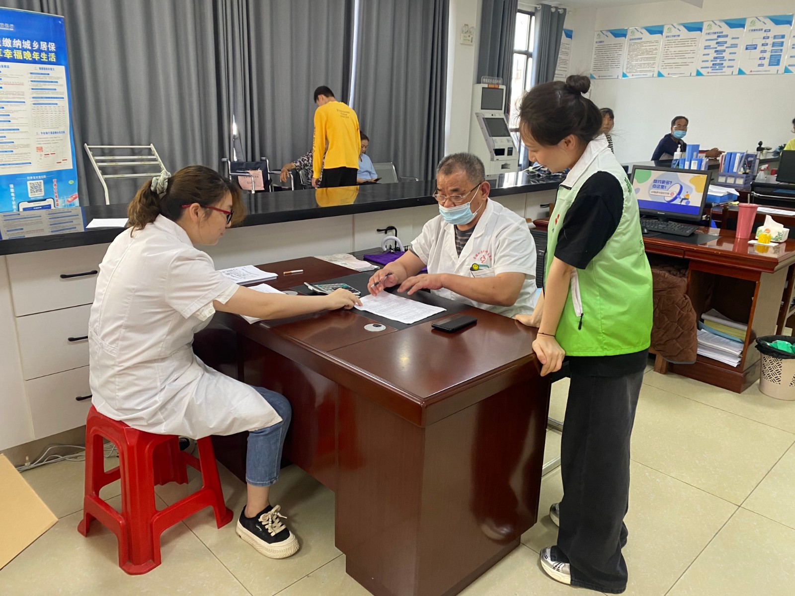 石板滩镇：开展精神残疾关爱活动