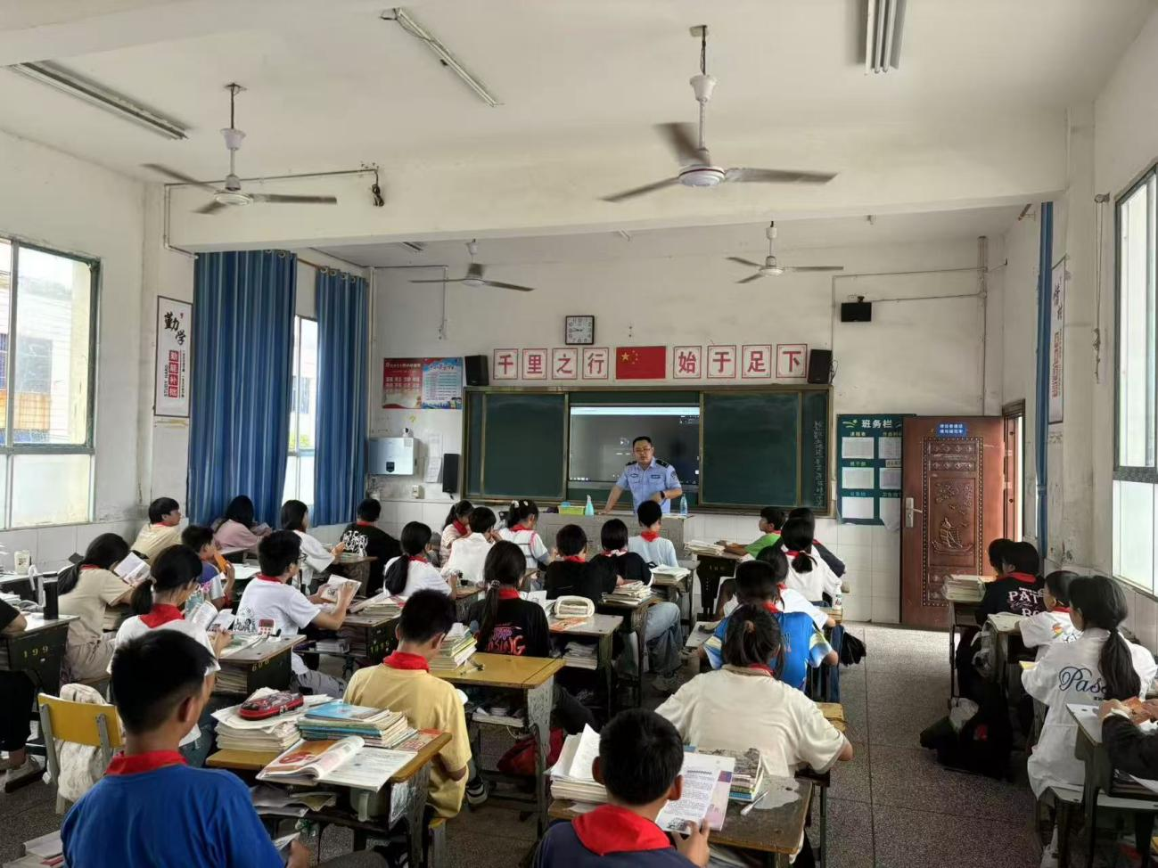 鼎城区司法局：开展“农村法治宣传月”系列活动