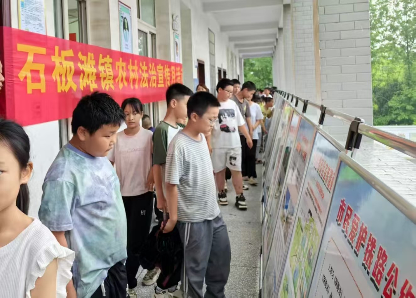 鼎城区司法局：法治展板“会说话”，法律知识“看得见”