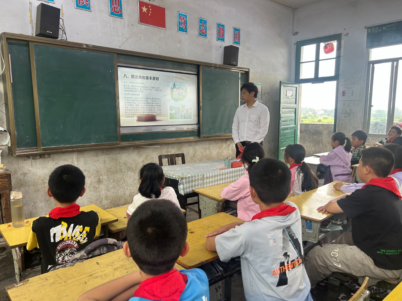 区司法局：法治讲座进校园 “典”亮青春成长路