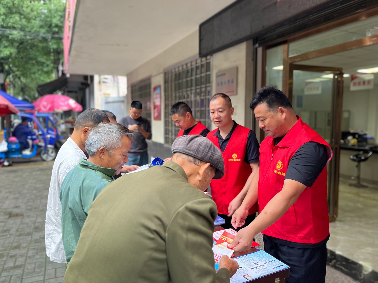 鼎城区司法局：开展“美好生活·民法典相伴”普法宣传活动