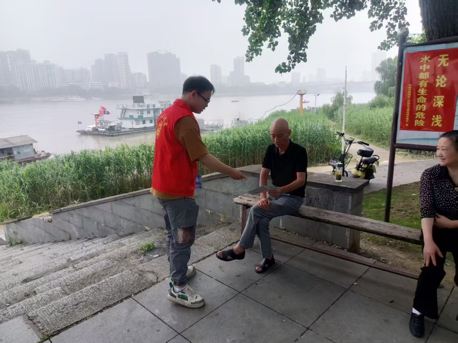 区司法局：“菜市场普法”  让民法典与反诈知识零距离入户
