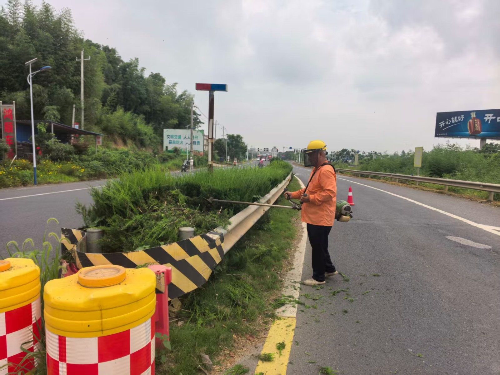 鼎城区公路建设养护中心：全力开展绿化整治 保障公路安全畅通