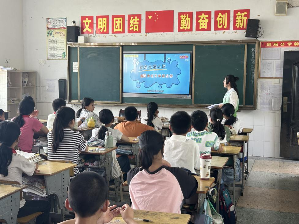 蔡家岗镇：筑牢安全防线，护航暑期平安