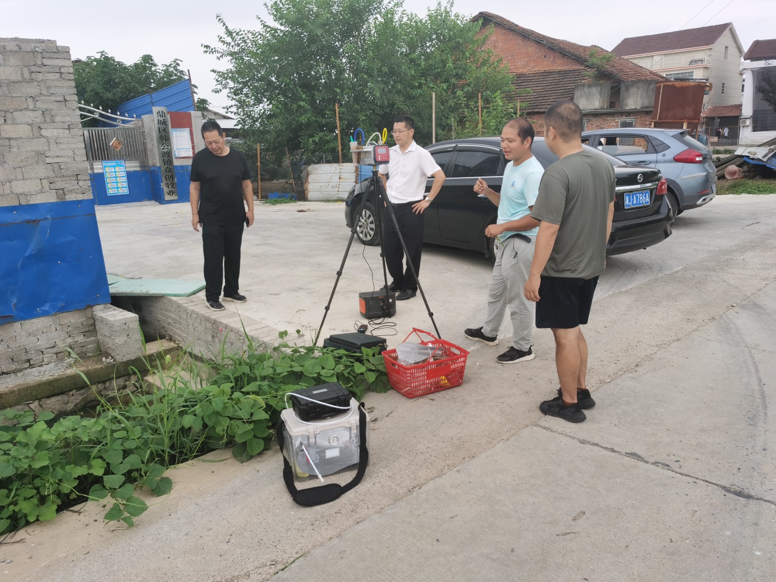 韩公渡镇：开展畜禽养殖场抽样环保监测行动