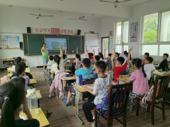 牛鼻滩镇：开展“利剑护蕾 雷霆行动”防性侵安全教育进校园活动