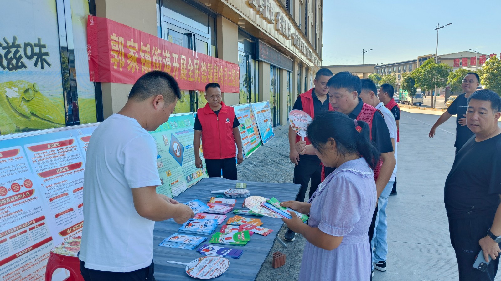 鼎城区司法局：开展防范非法金融暨《民法典》普法宣传活动