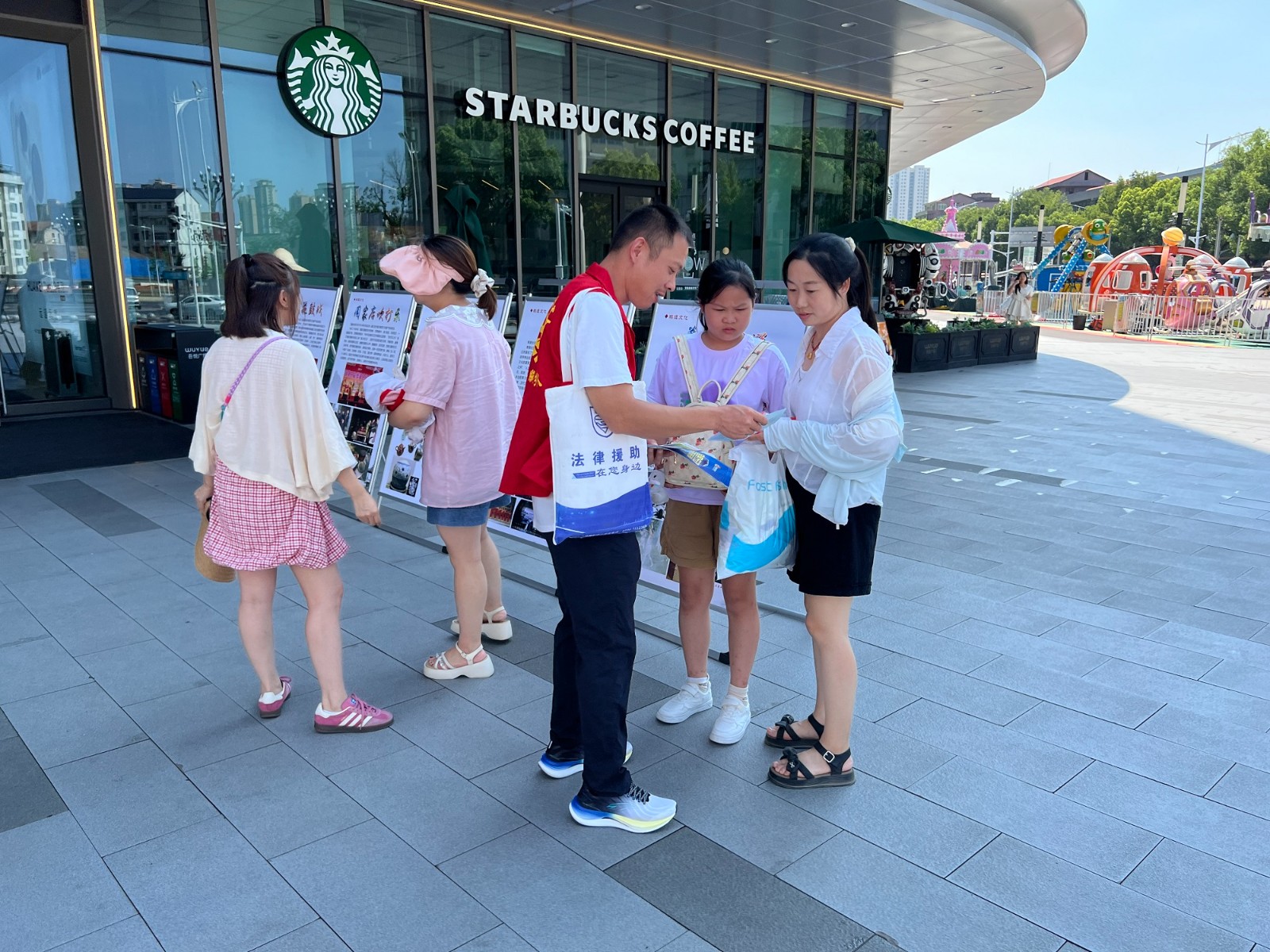 鼎城区司法局：普法宣传进商场 反诈知识入人心