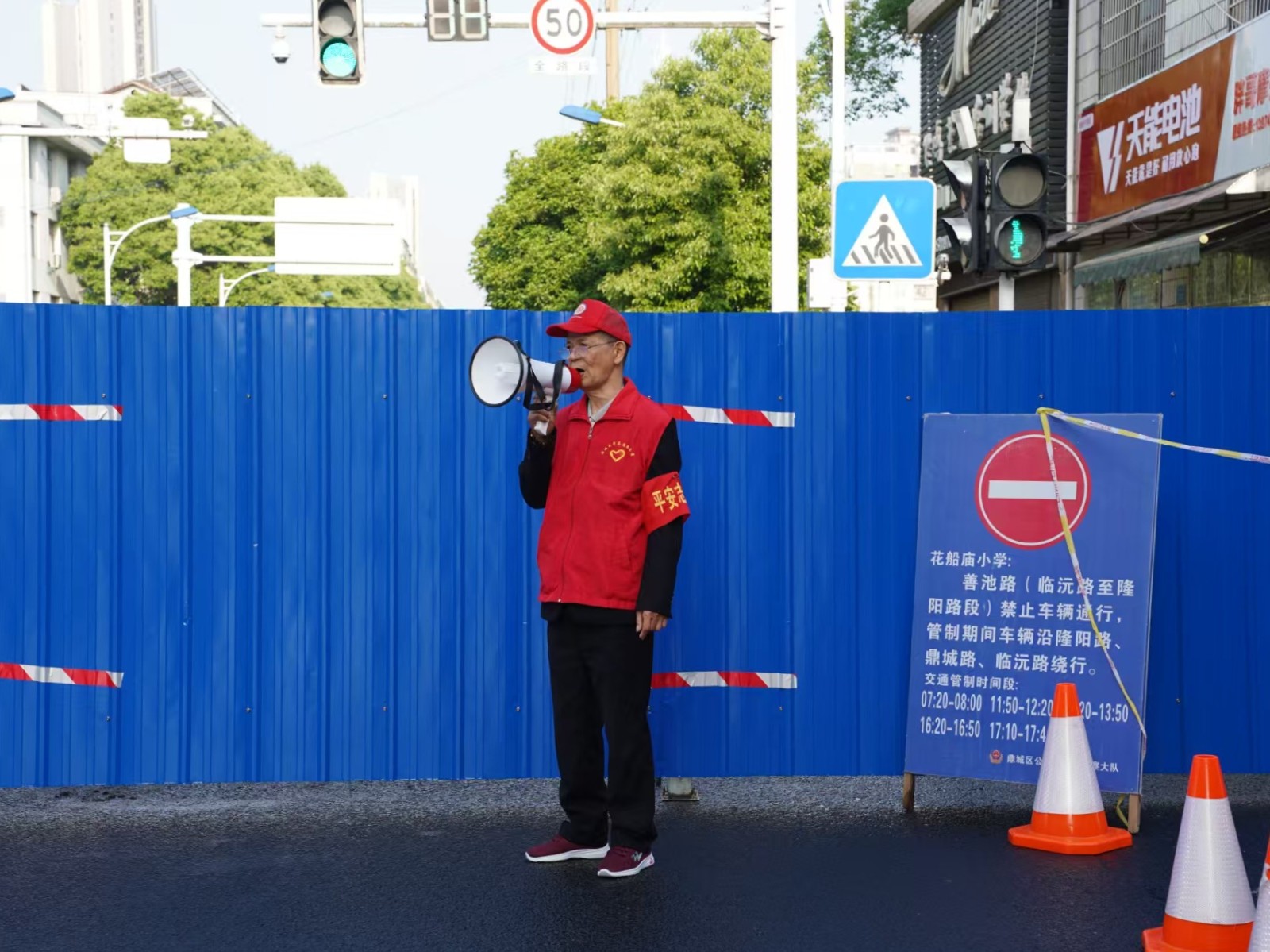 鼎城：文明交通齐参与 志愿服务共担当