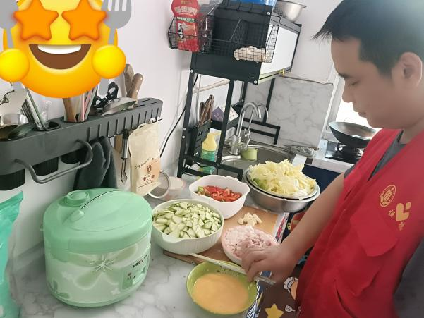 蒿子港镇：开展“银龄厨房”志愿者活动
