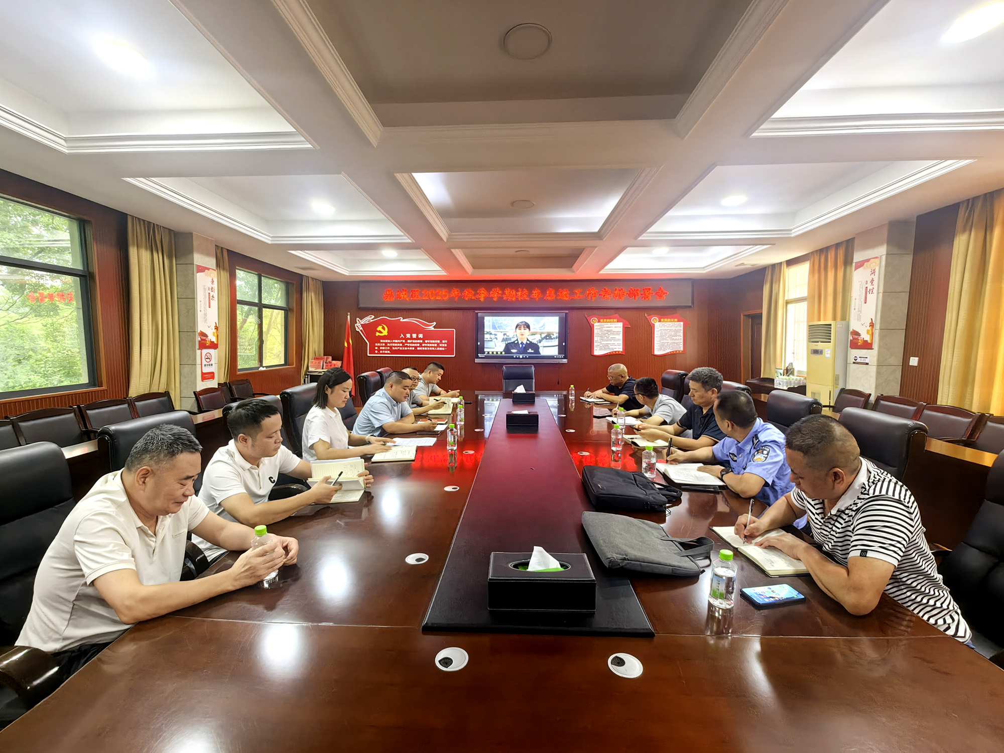 鼎城区：拧紧校车“安全阀” 谋划金秋开学季
