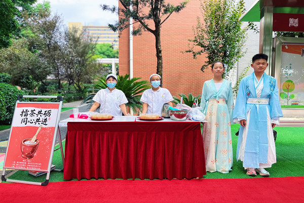 善卷中学创意入学礼点亮新生梦想