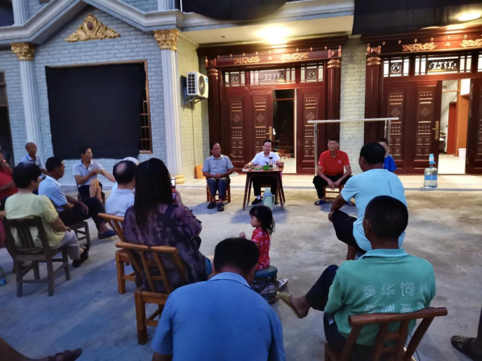 十美堂镇：干群拉家常 屋场变会场