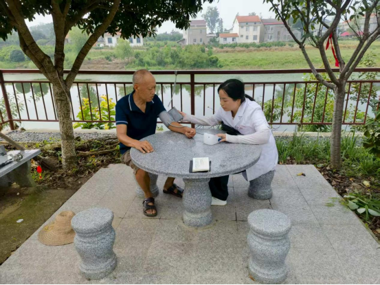 牛鼻滩镇：守护银铃健康 贴心服务“零距离”