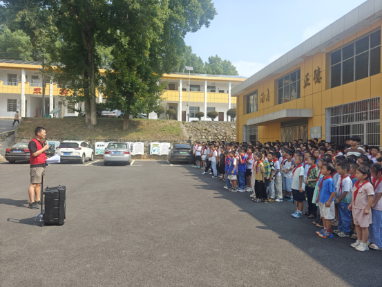 双桥坪镇：开展“科普宣传月”活动  筑牢校园安全防线