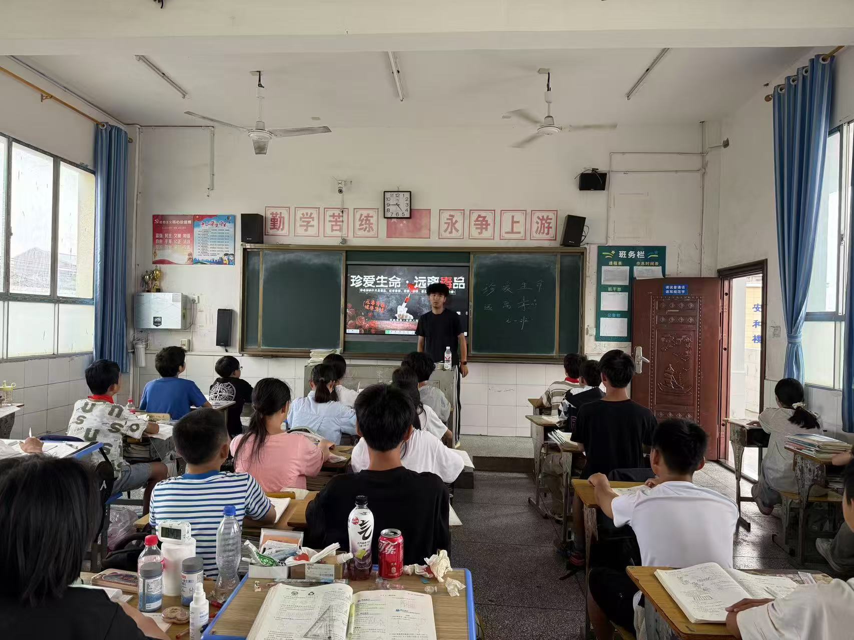 中河口镇：禁毒“开学第一课”