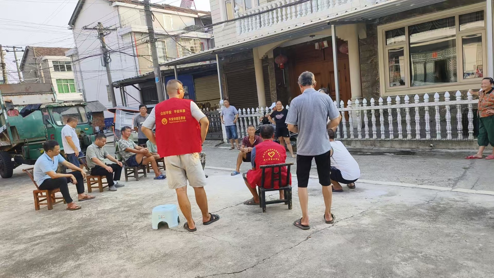 韩公渡镇：入户宣传织密秸秆禁烧 “防护网”