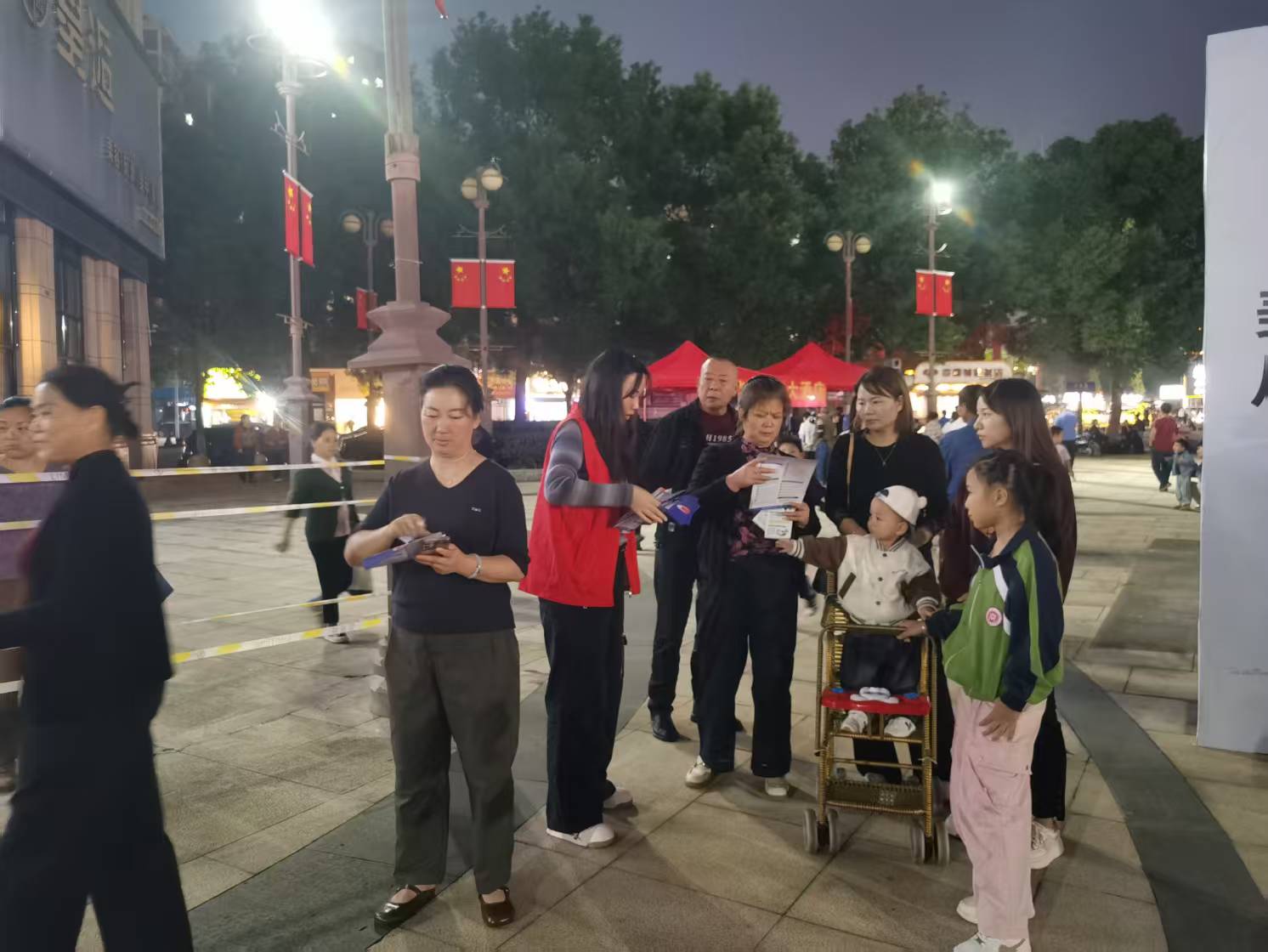 鼎城区司法局：法治宣传伴你行   “法治礼品”来相送