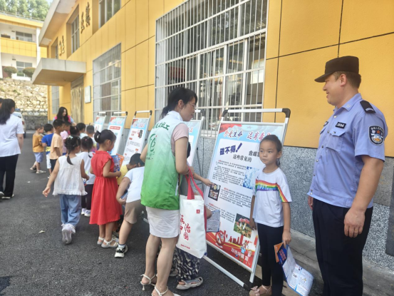 双桥坪镇开展禁毒宣传进校园活动