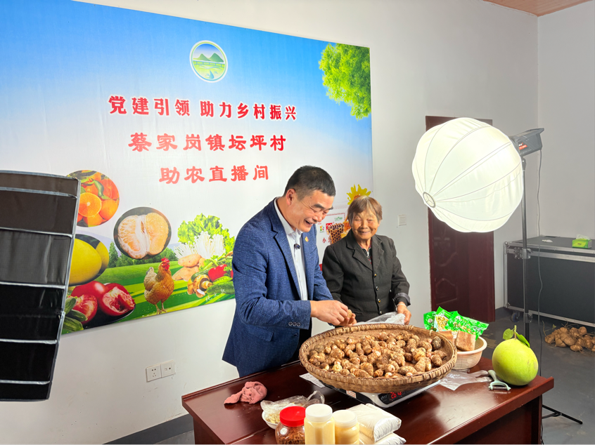 选调札记：在泥土与屏幕间 读懂乡村振兴的温度