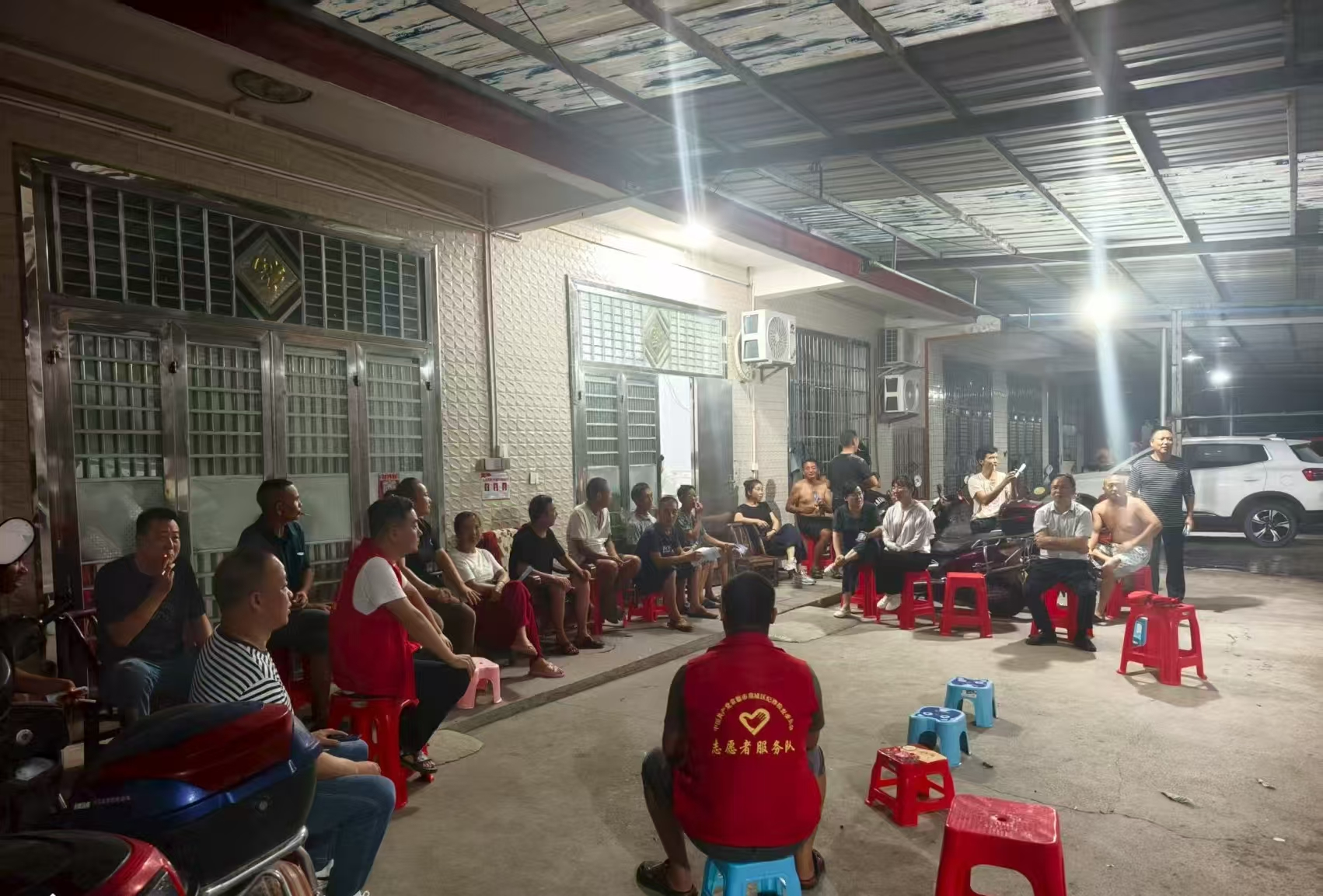 牛鼻滩镇：牛鼻滩镇纪委田间地头听民声