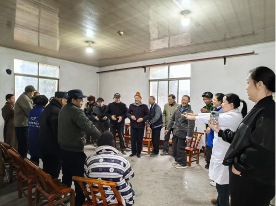 牛鼻滩镇：“趣味健身 乐享银龄”重阳节老年人关爱活动