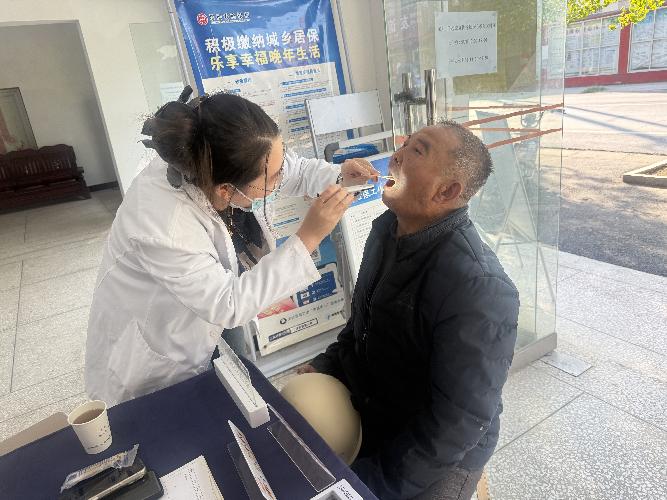 中河口镇：“银龄药盾”护安康 口腔义诊暖夕阳