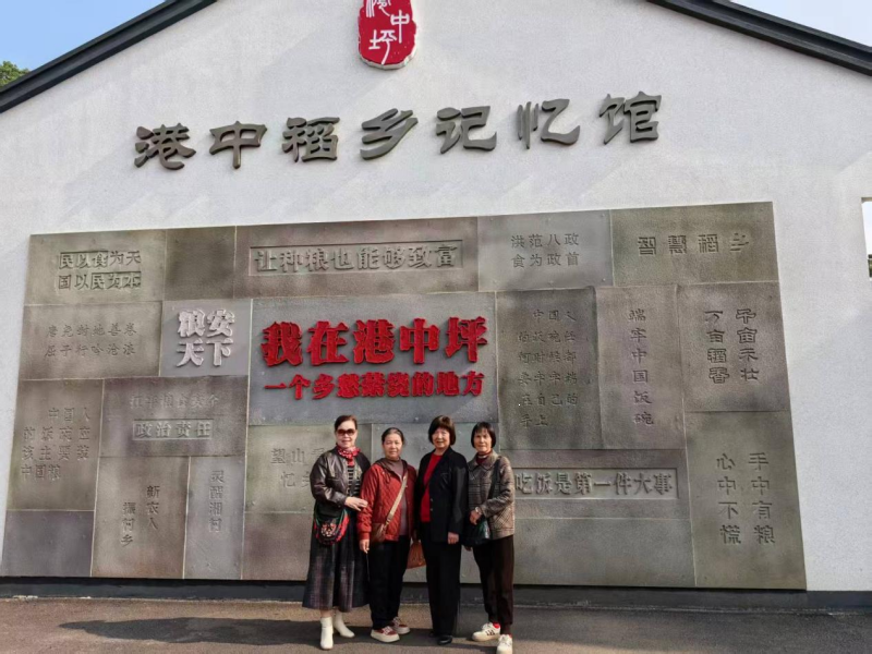 许家桥回维乡开展退休干部参观学习活动