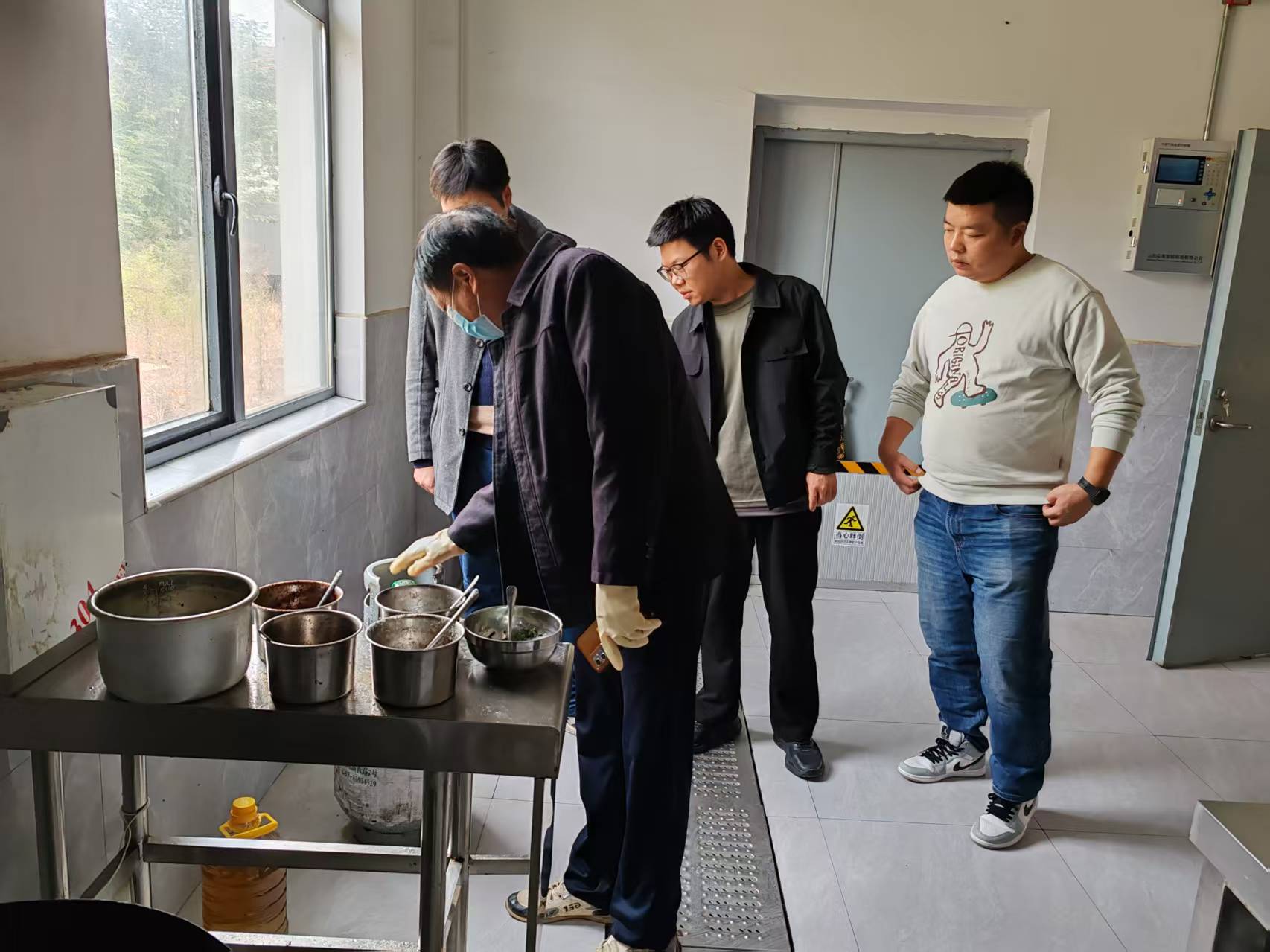 镇德桥镇：开展敬老院消防安全检查 筑牢冬季“防火墙”