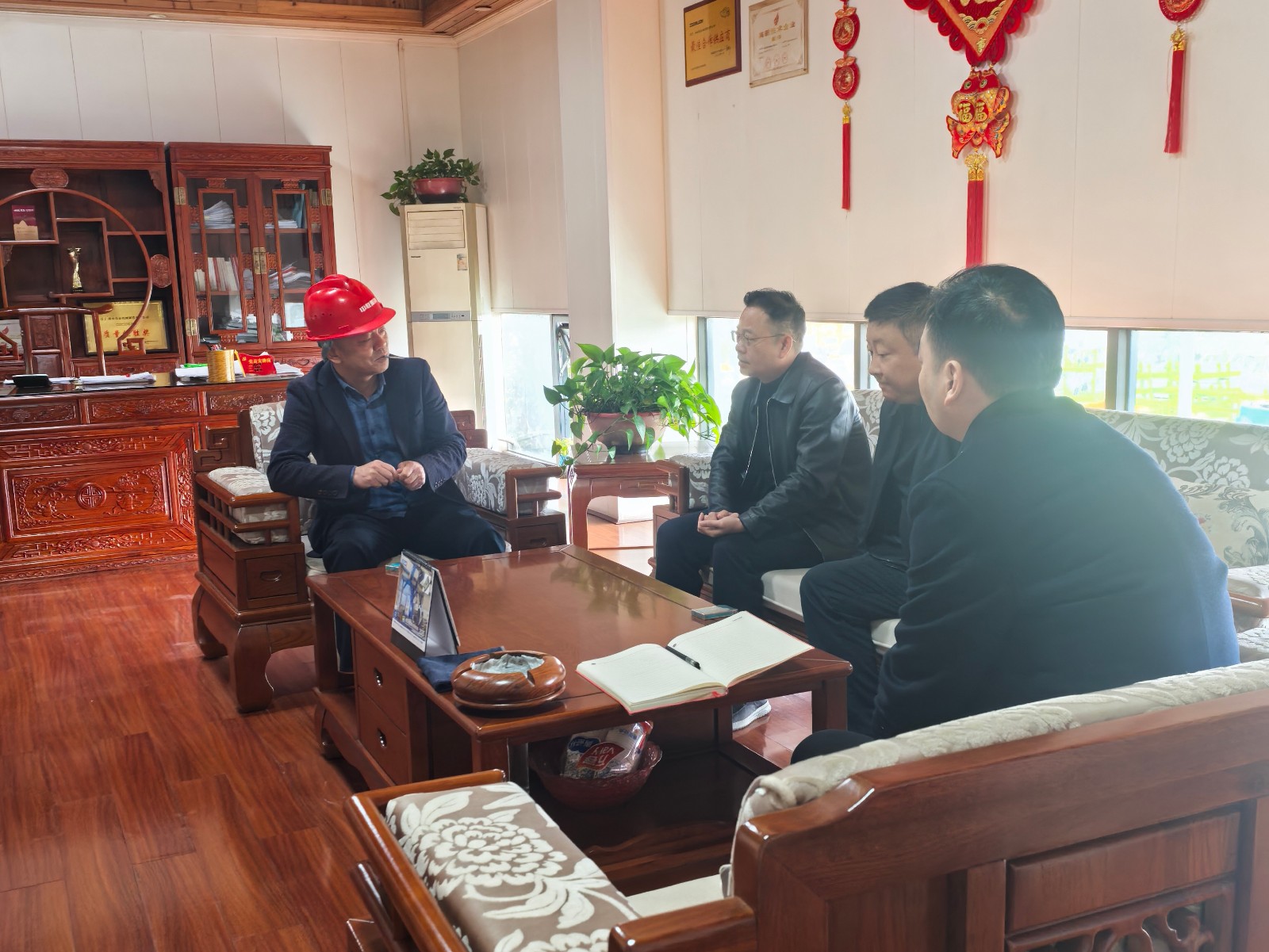 鼎城区医保局联合高新区税务分局深入企业 开展医保政策宣传活动