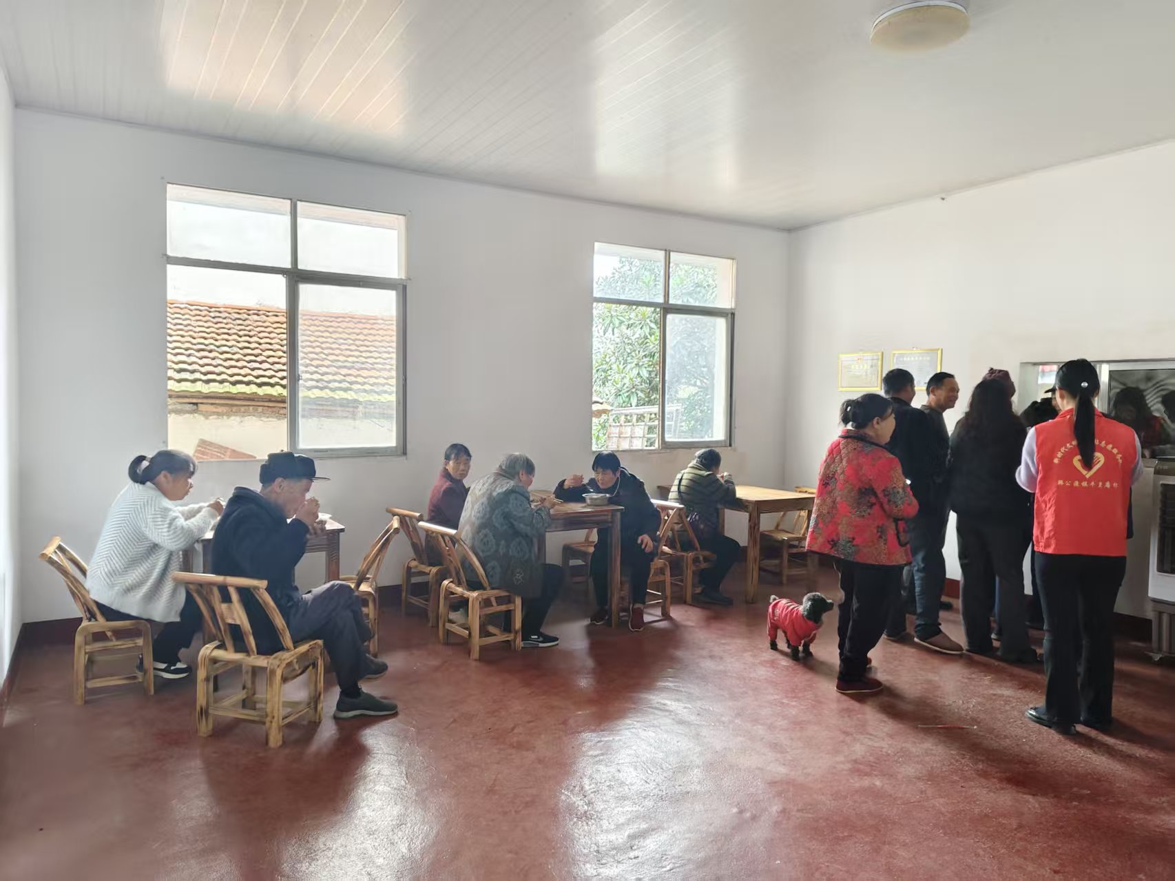 韩公渡镇：老年人助餐点启用 暖胃饭香暖透老人心