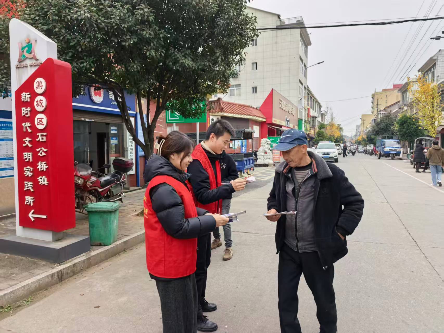 宣传宪法精神，构建法治社会