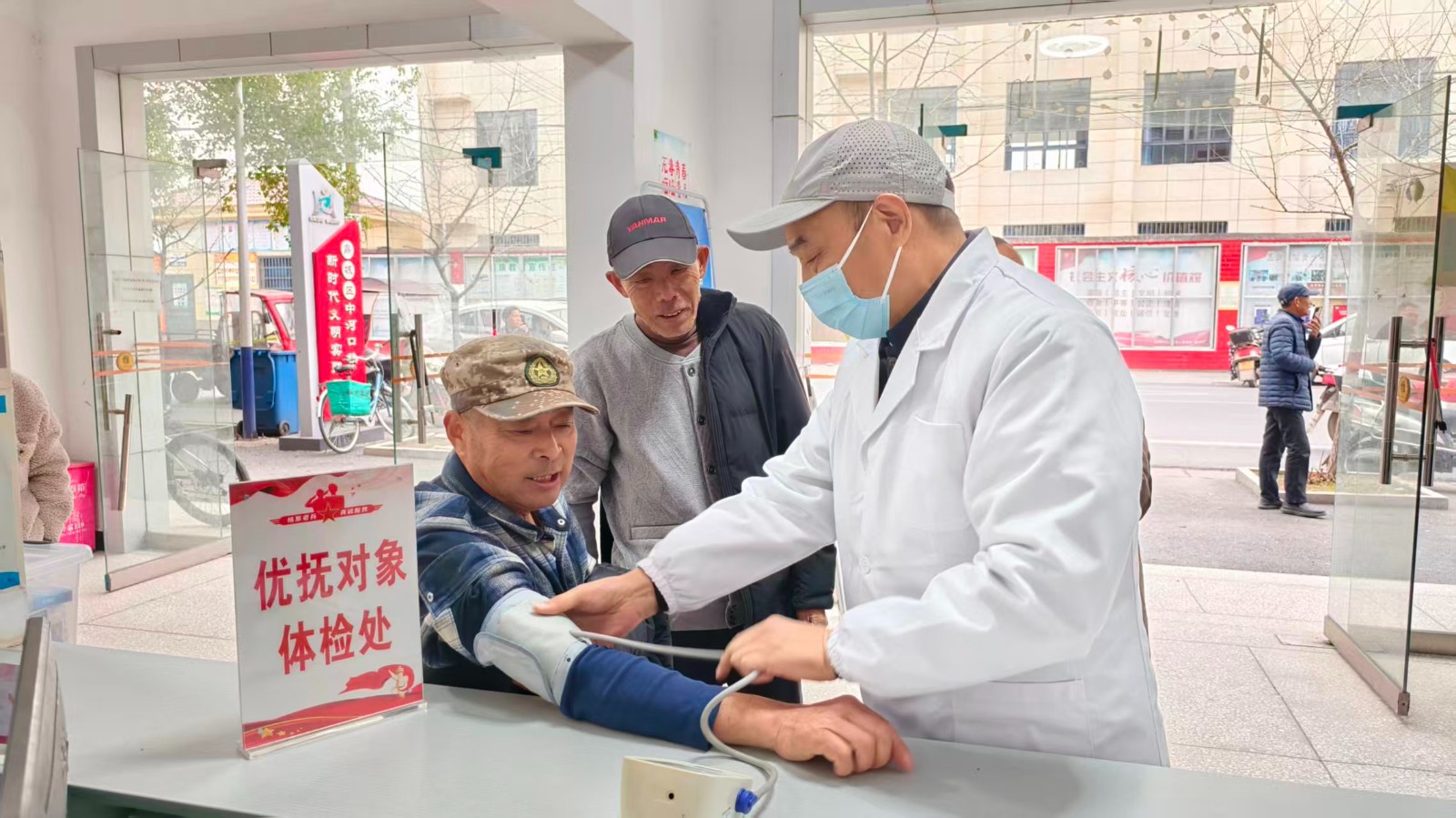 中河口镇：情系老兵，健康同行