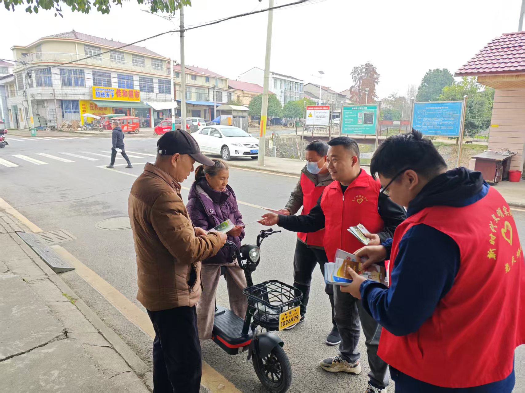 社区普法接地气  宪法精神入人心