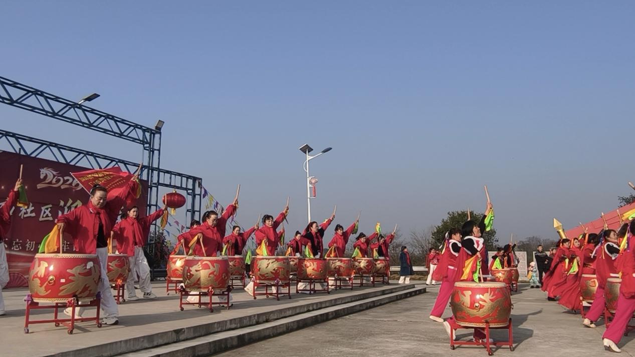 镇德桥镇：自办文艺交流会，载歌载舞迎双节