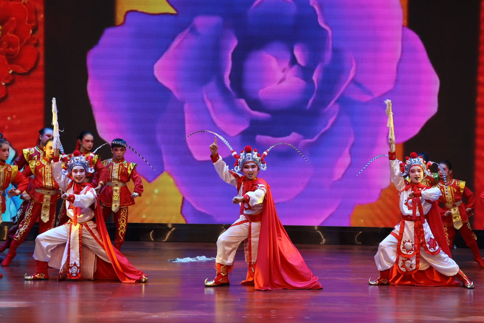 鼎城区永安小学：戏曲传薪火 非遗润童年——戏曲传承班亮相常德戏曲迎新年演唱会