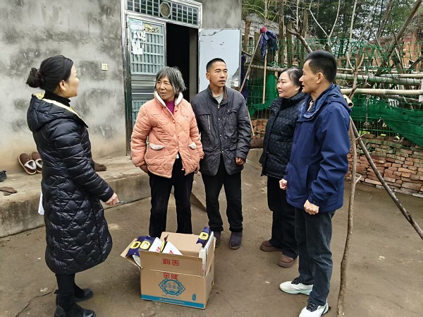 灌溪街道：开展春节前走访慰问计生特殊家庭活动